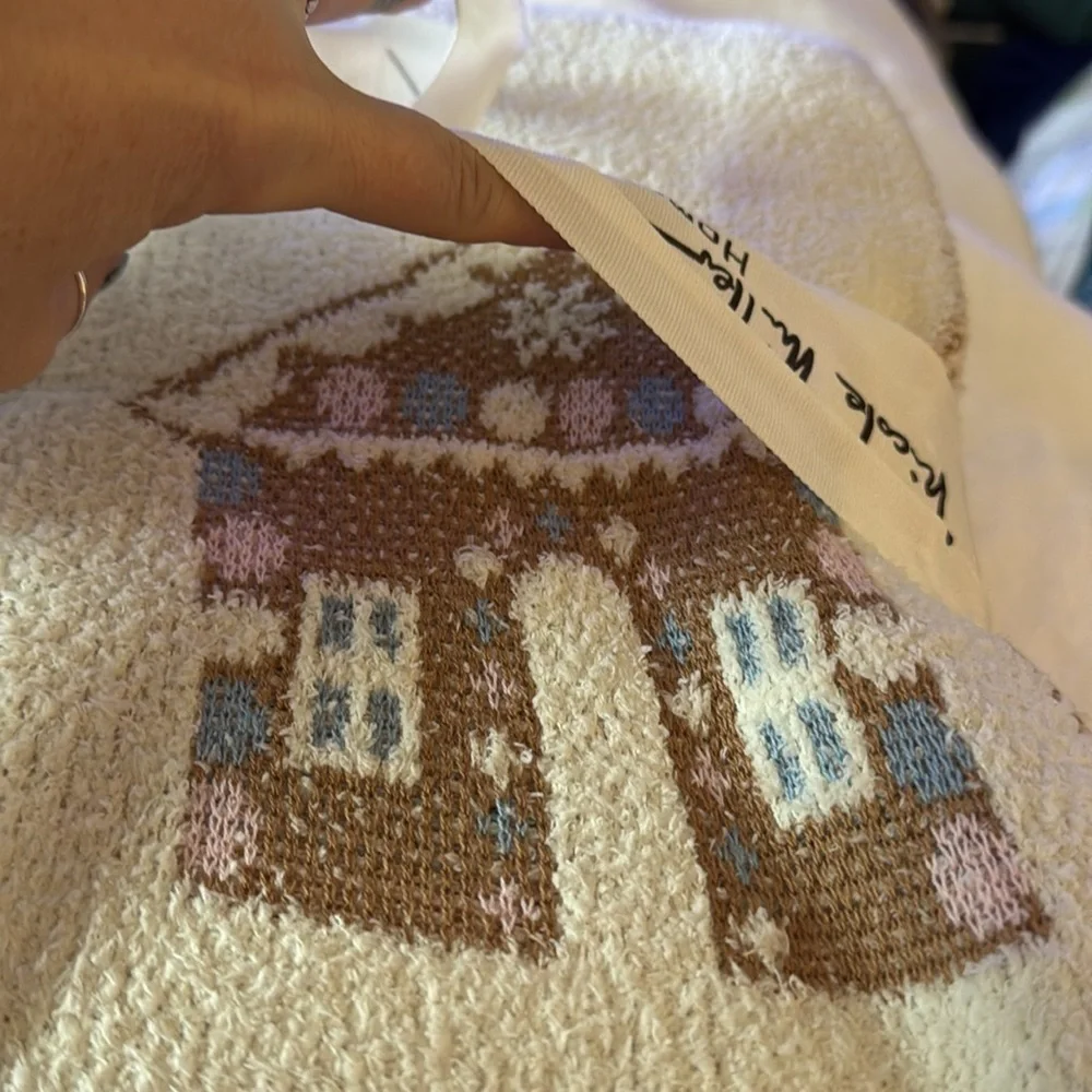 Nicole Miller Home Twin Chenille Gingerbread House Blanket NWT